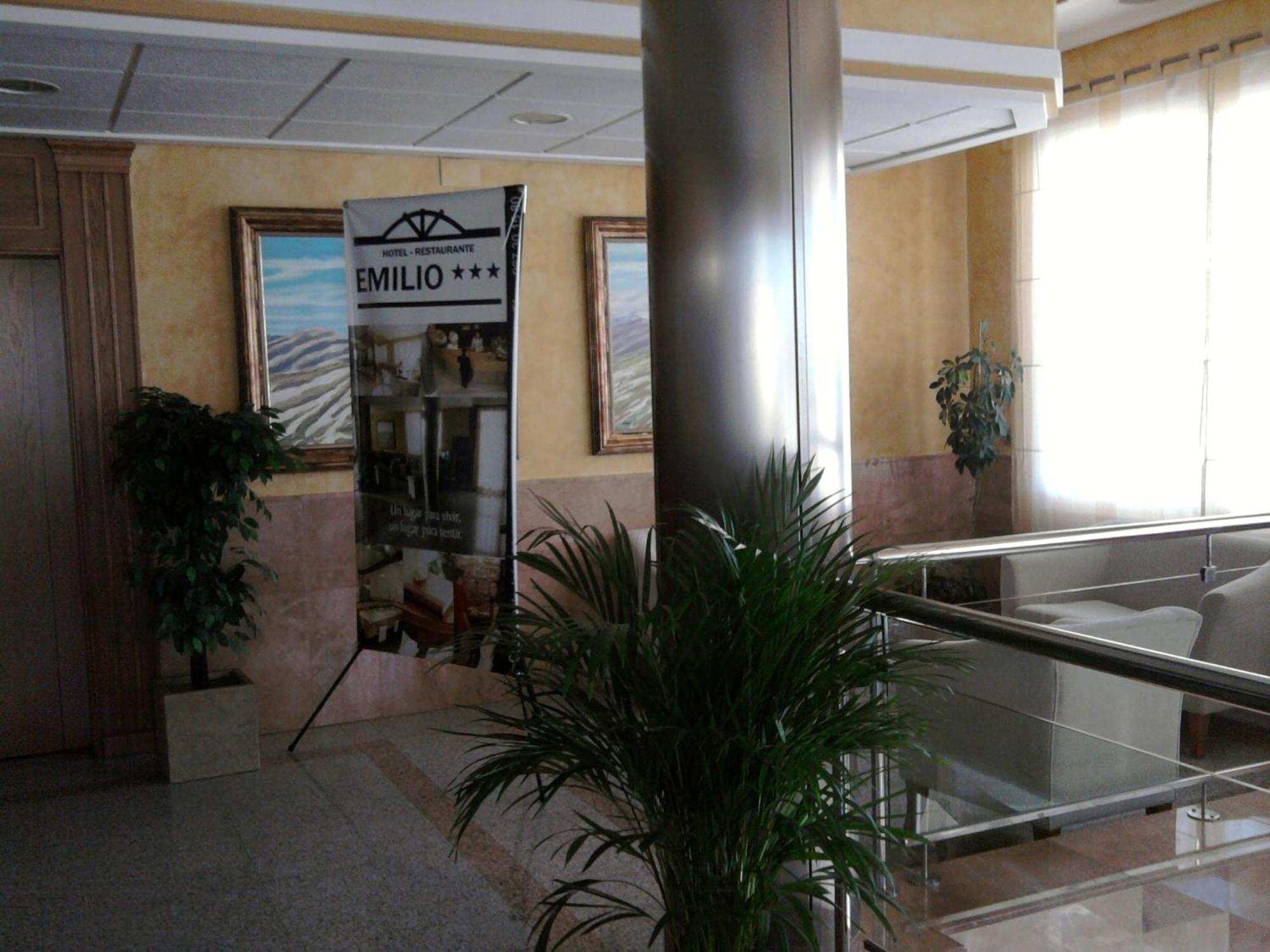 Hotel Restaurante Emilio Hellín Exterior foto