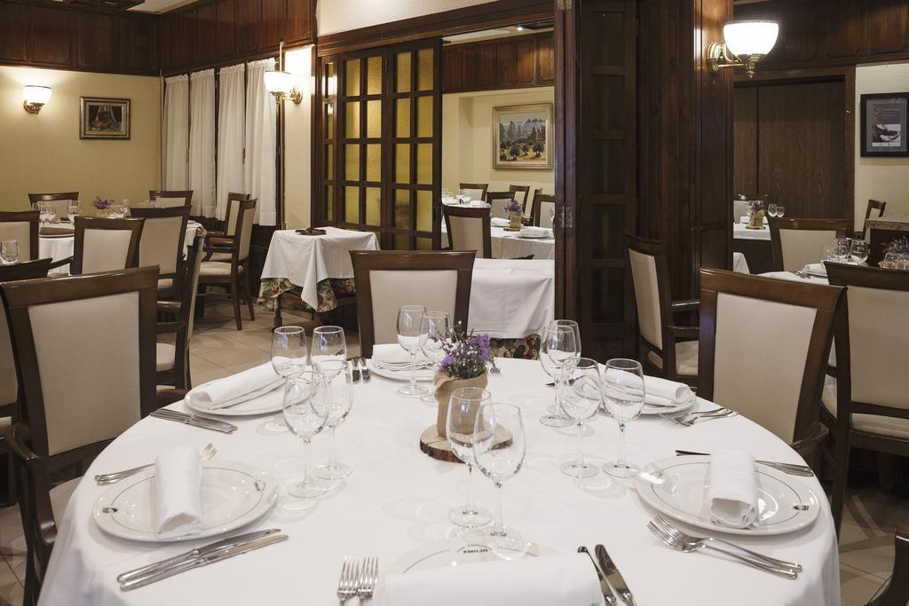 Hotel Restaurante Emilio Hellín Exterior foto